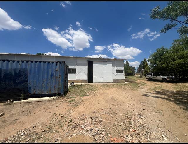 152M² WAREHOUSE TO LET IN MOSTYN PARK